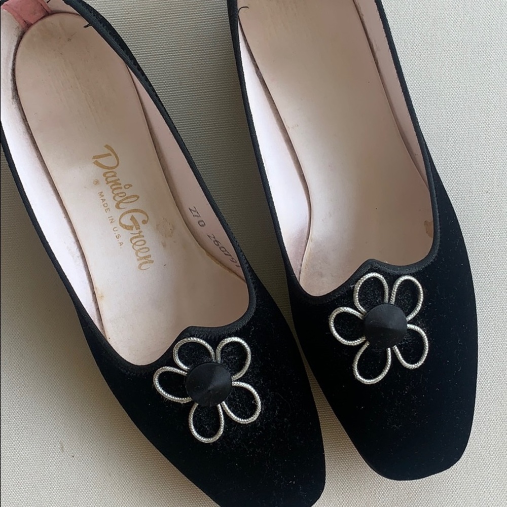 Daniel Green vintage flower shoes (size 7)